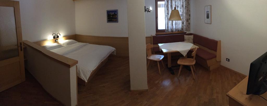 Bed & Breakfast Garni Tobia Campitello di Fassa Exterior photo