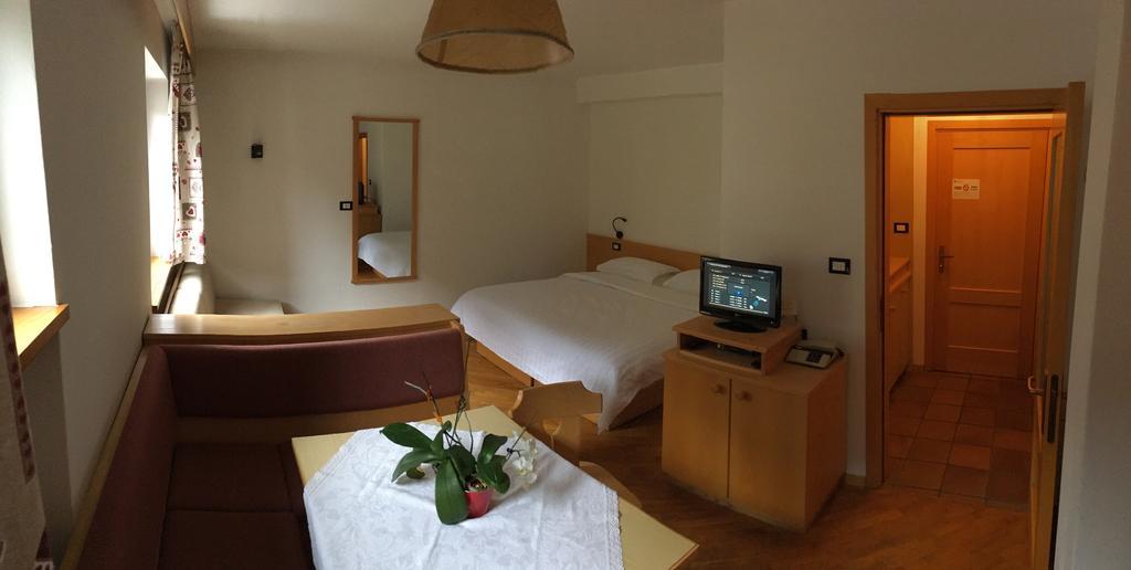 Bed & Breakfast Garni Tobia Campitello di Fassa Exterior photo